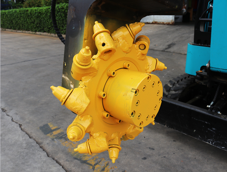 The milling excavator (milling head) is installed on a small excavator